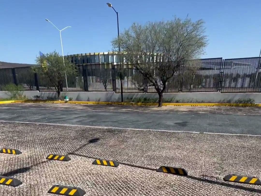 Estacionamiento terminado, en servicio